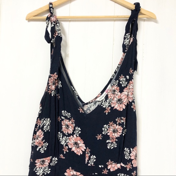 Cupcakes and Cashmere Navy and Floral Jumpsuit - Picture 2 of 9